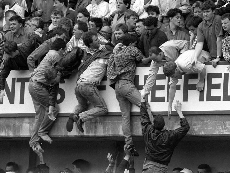 Vor 25 Jahren starben 96 Liverpool-Fans bei der größten Katastrophe des englischen Fußballs Vor 25 Jahren starben 96 Liverpool-Fans bei der größten Katastrophe des englischen Fußballs