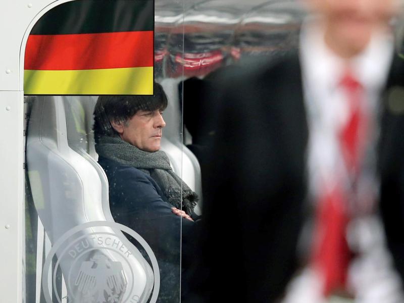 Bundestrainer Joachim Löw war von dem Spiel seiner Mannschaft sehr enttäuscht. Foto: Daniel Karmann Bundestrainer Joachim Löw war von dem Spiel seiner Mannschaft sehr enttäuscht. Foto: Daniel Karmann