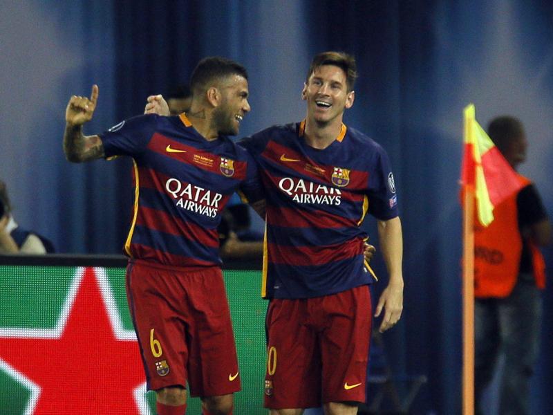 Lionel Messi (r.) und Dani Alves haben sich mit Barcelona erneut durchgesetzt Lionel Messi (r.) und Dani Alves haben sich mit Barcelona erneut durchgesetzt