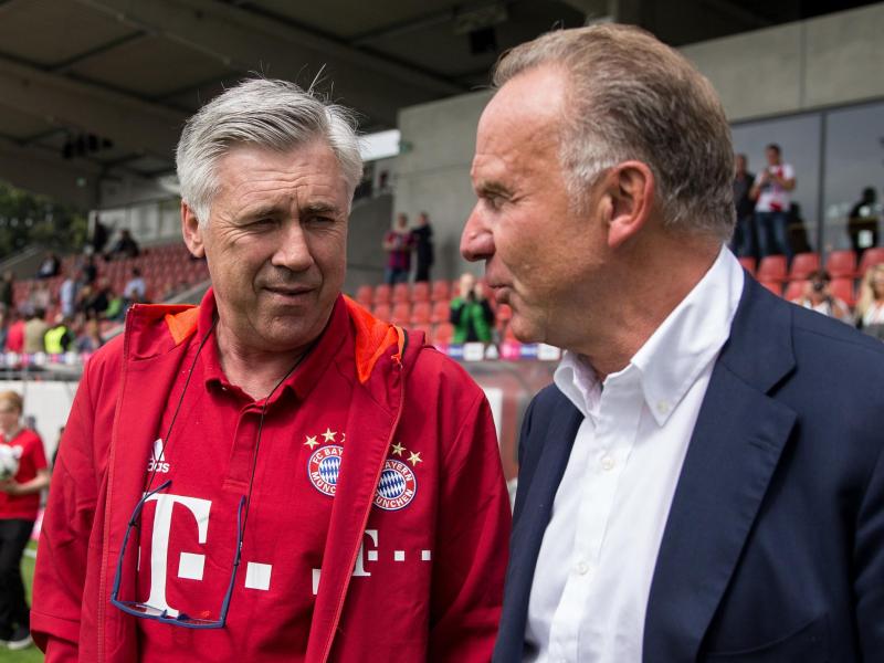 Karl-Heinz Rummenigge (r.) ist zufrieden mit der Arbeit von Carlo Ancelotti Karl-Heinz Rummenigge (r.) ist zufrieden mit der Arbeit von Carlo Ancelotti