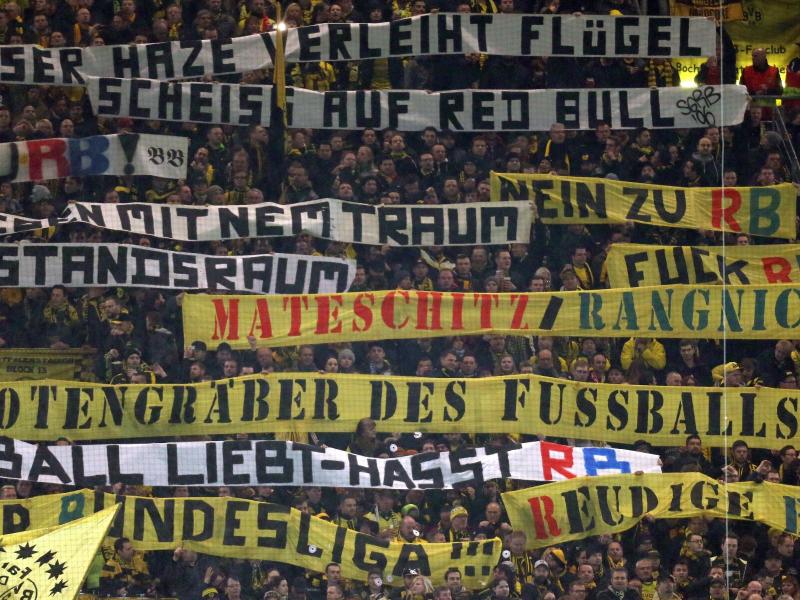 BVB-Anhänger hatten RB Leipzig auf Spruchbändern massiv beleidigt BVB-Anhänger hatten RB Leipzig auf Spruchbändern massiv beleidigt