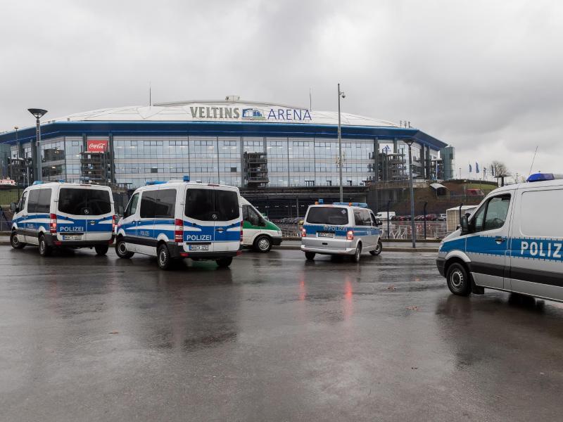 Die Begegnung zwischen Schalke 04 und Ajax Amsterdam ist für die Polizei ein Die Begegnung zwischen Schalke 04 und Ajax Amsterdam ist für die Polizei ein