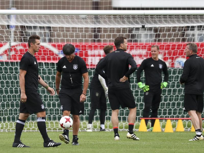 Bundestrainer Joachim Löw während einer Trainingseinheit Bundestrainer Joachim Löw während einer Trainingseinheit