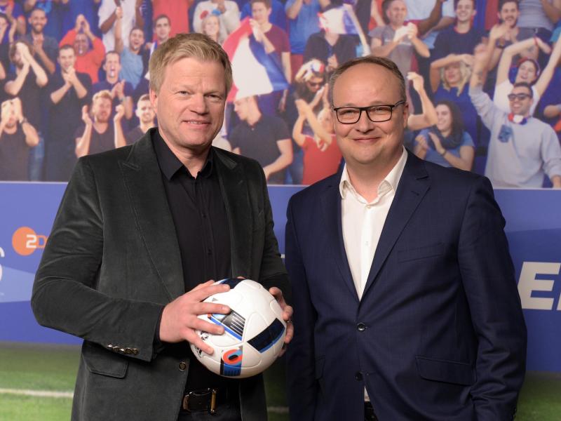 Werden die WM 2018 von Baden-Baden aus moderieren: Oliver Kahn und Oliver Welke Werden die WM 2018 von Baden-Baden aus moderieren: Oliver Kahn und Oliver Welke