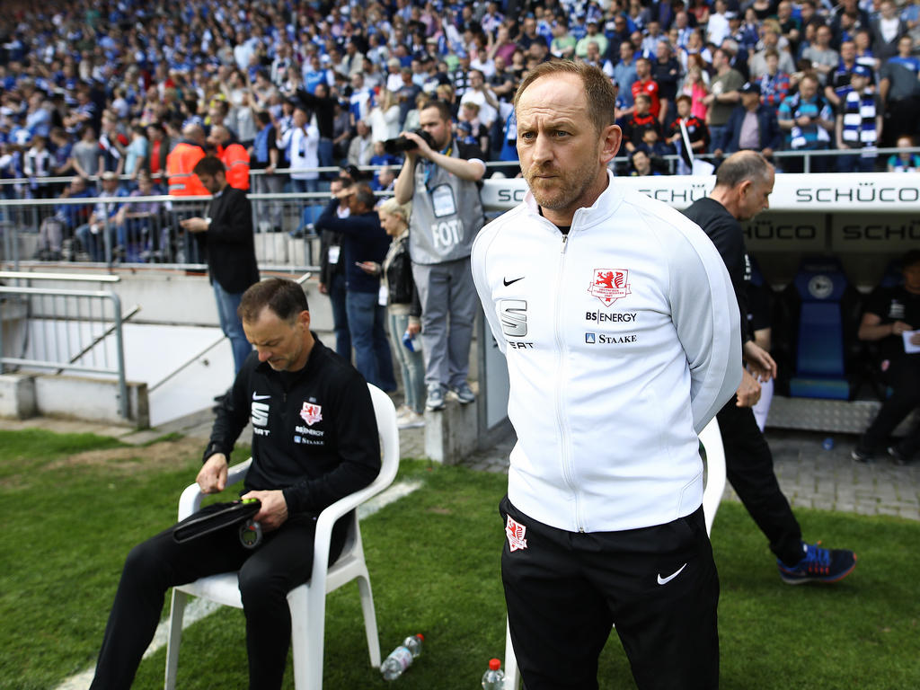 Braunschweigs Torsten Lieberknecht hat den direkten Aufstieg nicht aufgegeben Braunschweigs Torsten Lieberknecht hat den direkten Aufstieg nicht aufgegeben