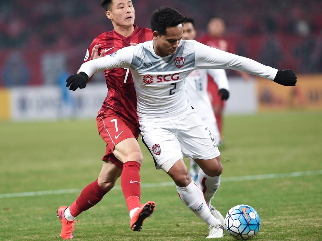 Perapat Notchaiya von Muangthong United (v.) wird vorzeitig Meister Perapat Notchaiya von Muangthong United (v.) wird vorzeitig Meister