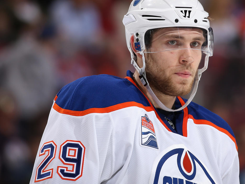 Leon Draisaitl erntet Kritik für sein Foul in den NHL-Playoffs Leon Draisaitl erntet Kritik für sein Foul in den NHL-Playoffs
