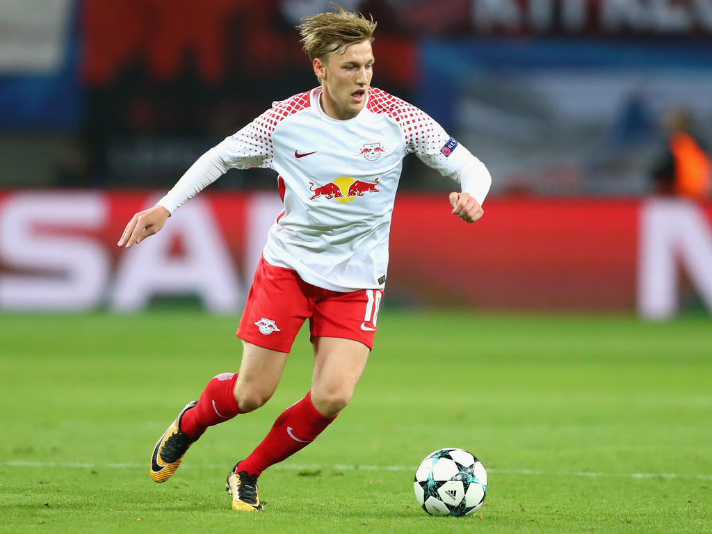 Leipzigs Torschütze Emil Forsberg mit dem Champions-League-Ball am Fuß Leipzigs Torschütze Emil Forsberg mit dem Champions-League-Ball am Fuß