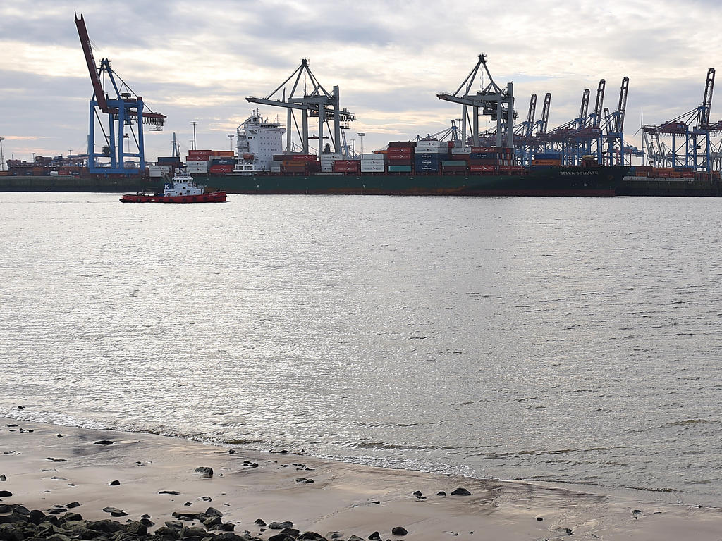 Die Polizei plant einen Tauchereinsatz in der Elbe Die Polizei plant einen Tauchereinsatz in der Elbe