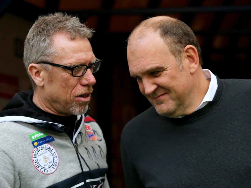 Trainer Peter Stöger (r.) und Sportdirektor Jörg Schmadtke freuen sich auf das Spiel in London Trainer Peter Stöger (r.) und Sportdirektor Jörg Schmadtke freuen sich auf das Spiel in London