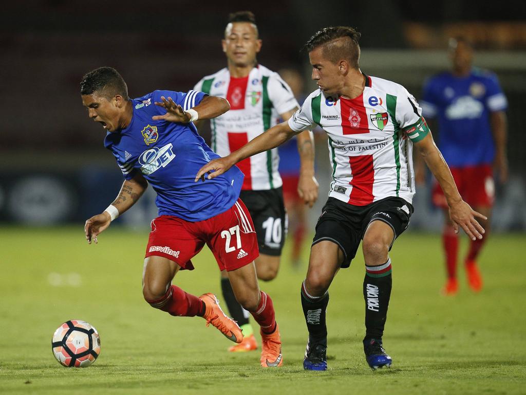 Silva (dcha.) intenta cortar el avance del venezolano Barreto. (Foto: Imago) Silva (dcha.) intenta cortar el avance del venezolano Barreto. (Foto: Imago)