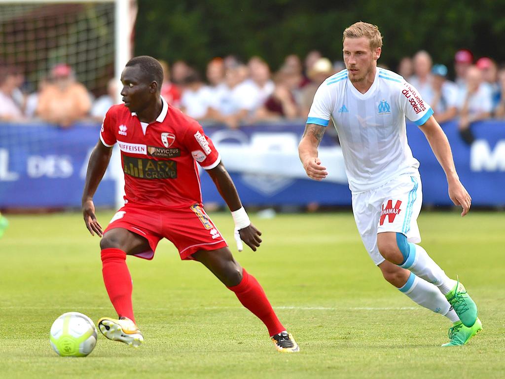 Chadrac Akolo (l.) verstärkt den VfB Stuttgart Chadrac Akolo (l.) verstärkt den VfB Stuttgart