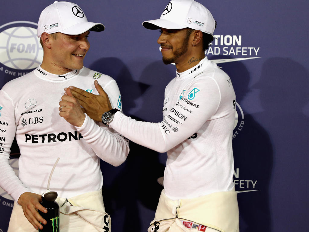 Lewis Hamilton (r.) pflegt laut Tot Wolff einen erstaunlichen Umgang mit seinen Mitmenschen Lewis Hamilton (r.) pflegt laut Tot Wolff einen erstaunlichen Umgang mit seinen Mitmenschen