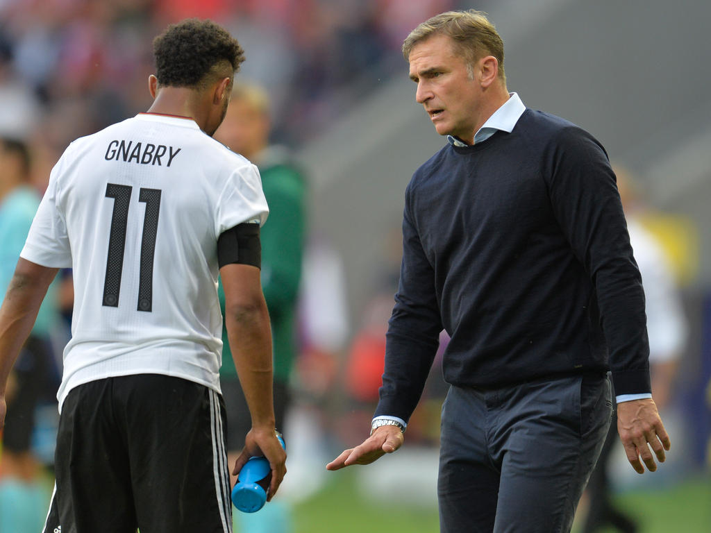 U21-Coach Stefan Kuntz (r.) sieht noch Verbesserungspotenzial U21-Coach Stefan Kuntz (r.) sieht noch Verbesserungspotenzial