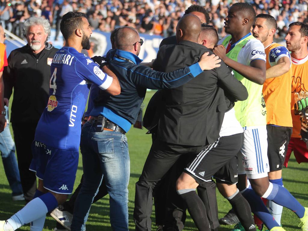 El partido terminó suspendido. (Foto: Getty) El partido terminó suspendido. (Foto: Getty)