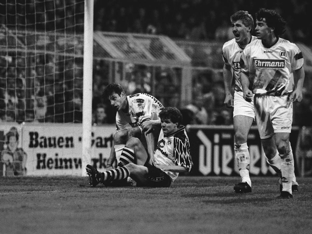 Ganz unschuldig sieht Andreas Möller (3.v.r.) nach seiner Ganz unschuldig sieht Andreas Möller (3.v.r.) nach seiner