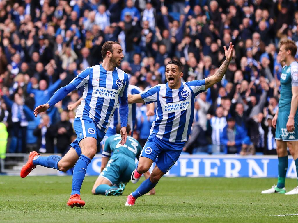Glenn Murray (l.) kan een feestje vieren tijdens het competitieduel Brighton & Hove Albion - Wigan Athletic (17-04-2017). Glenn Murray (l.) kan een feestje vieren tijdens het competitieduel Brighton & Hove Albion - Wigan Athletic (17-04-2017).