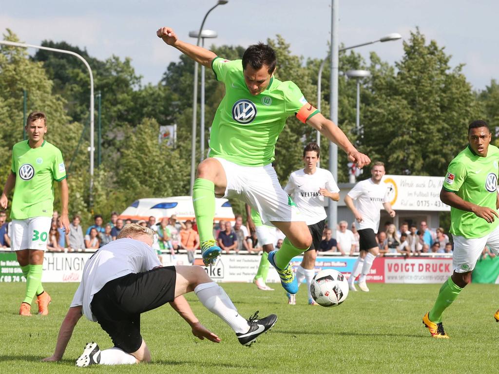 Marcel Schaefer en un duelo veraniego con el Wolfsburgo. (Foto: Getty) Marcel Schaefer en un duelo veraniego con el Wolfsburgo. (Foto: Getty)