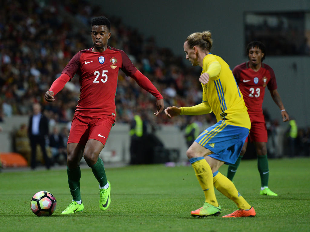 Der FC Barcelona verpflichtet Portugals Nationalspieler Nélson Semedo (l.) Der FC Barcelona verpflichtet Portugals Nationalspieler Nélson Semedo (l.)