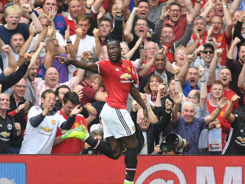 Romelu Lukaku zeigte sich gleich im ersten Liga-Spiel für Manchester United treffsicher Romelu Lukaku zeigte sich gleich im ersten Liga-Spiel für Manchester United treffsicher