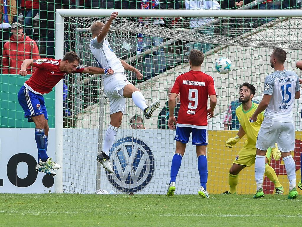 Timo Beermann traf in dieser Szene zum 1:0 für Heidenheim Timo Beermann traf in dieser Szene zum 1:0 für Heidenheim