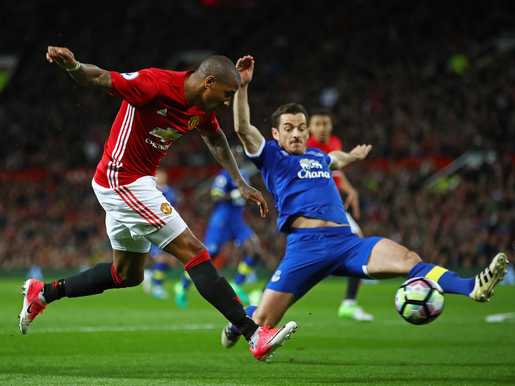 Ashley Young (l.) Ashley Young (l.)