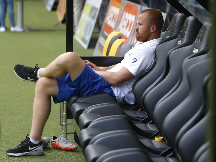 Doelman Leonard Nienhuis moet tijdens de tweede helft van het competitieduel Vitesse - SC Cambuur op de bank zitten. (30-08-2015)