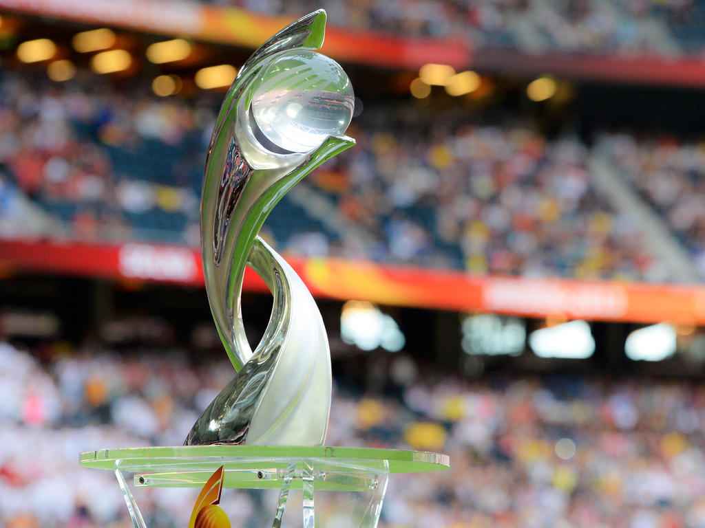 Um diesen Pokal geht es bei der Frauen-EM Um diesen Pokal geht es bei der Frauen-EM