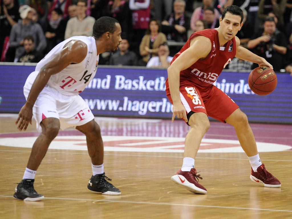 Mit dem dritten Ligasieg in Serie hält Bamberg (in rot) die Verfolger auf Distanz Mit dem dritten Ligasieg in Serie hält Bamberg (in rot) die Verfolger auf Distanz