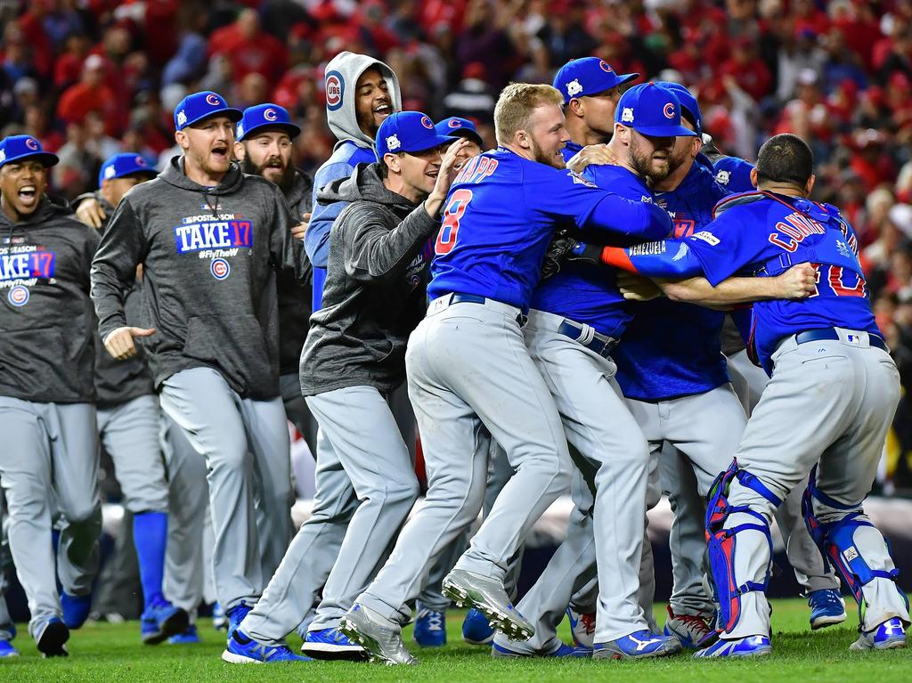 Riesenjubel bei Chicago nach dem knappen 9:8-Erfolg Riesenjubel bei Chicago nach dem knappen 9:8-Erfolg