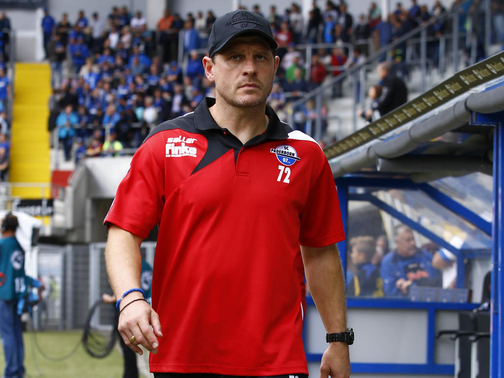 Steffen Baumgart und der SC Paderborn grüßen von der Tabellenspitze Steffen Baumgart und der SC Paderborn grüßen von der Tabellenspitze
