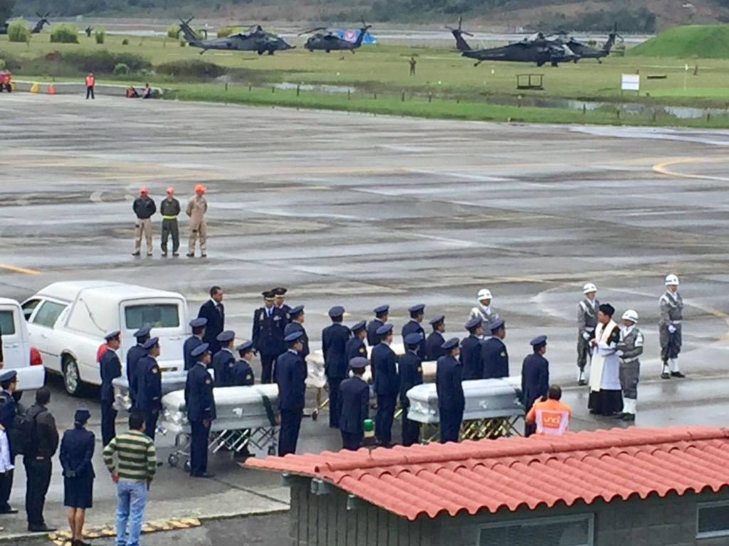 Die Opfer des Flugzeugabsturzeres wurden nach Brasilien überführt Die Opfer des Flugzeugabsturzeres wurden nach Brasilien überführt