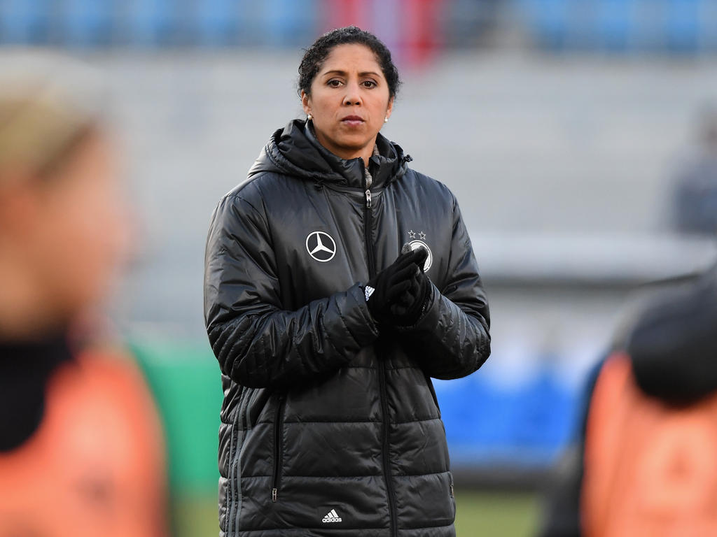 Steffi Jones und die DFB-Damen starten in den Staaten ins EM-Jahr Steffi Jones und die DFB-Damen starten in den Staaten ins EM-Jahr