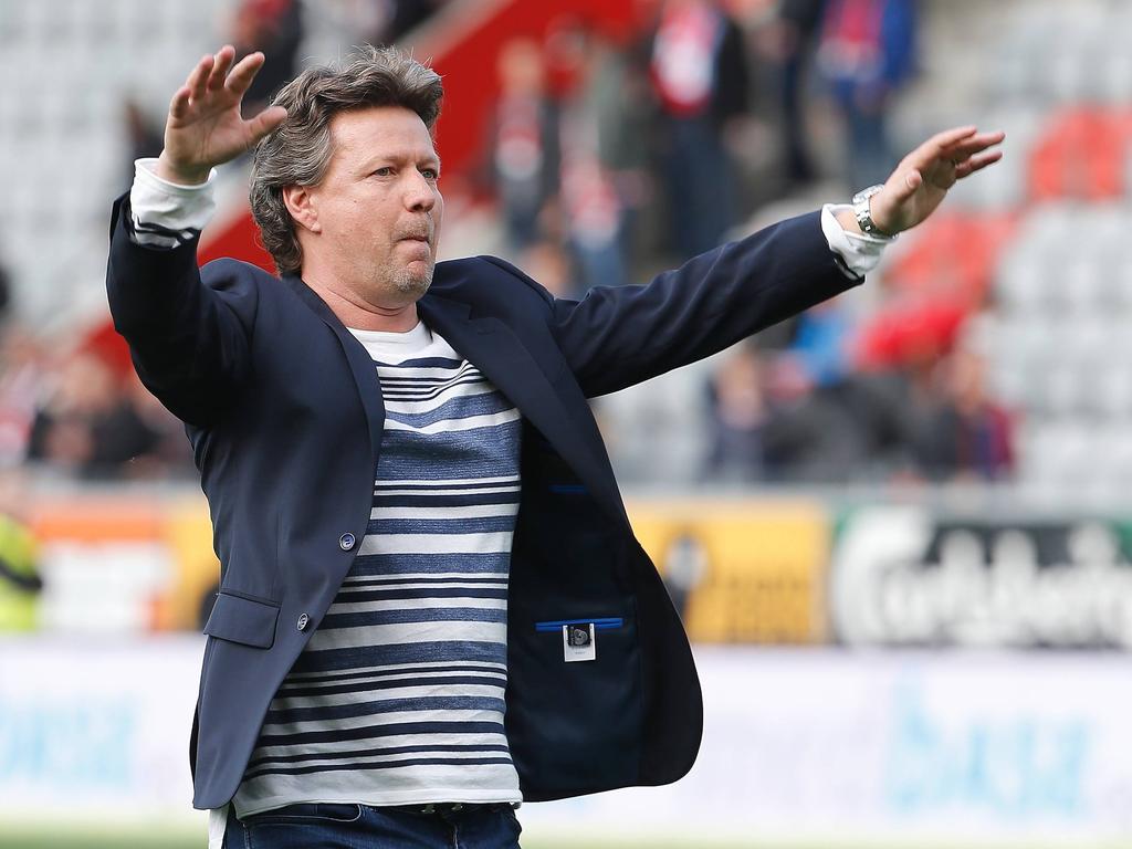 Jeff Saibene verabschiedete sich bereits von den Fans des FC Thun Jeff Saibene verabschiedete sich bereits von den Fans des FC Thun
