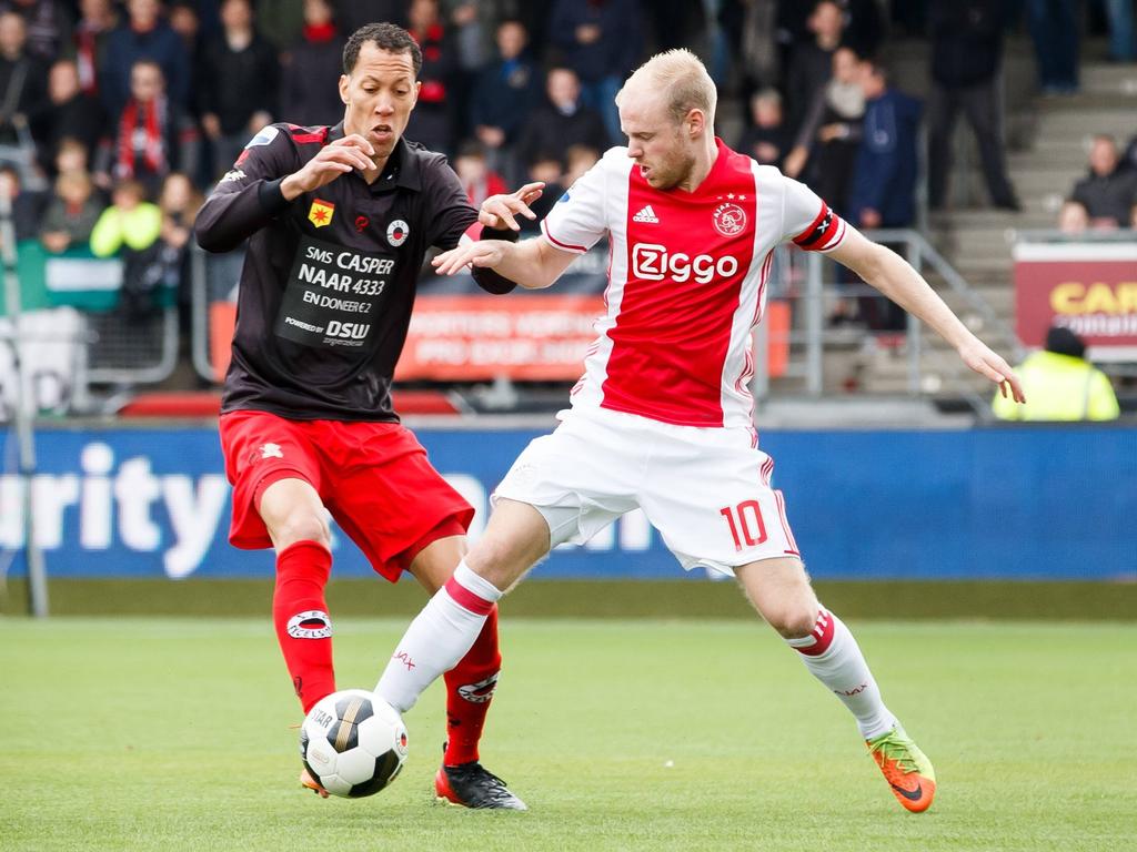Davy Klaassen (r.) ontdoet zich van Ryan Koolwijk (l.) tijdens Excelsior - Ajax. (19-03-2017) Davy Klaassen (r.) ontdoet zich van Ryan Koolwijk (l.) tijdens Excelsior - Ajax. (19-03-2017)
