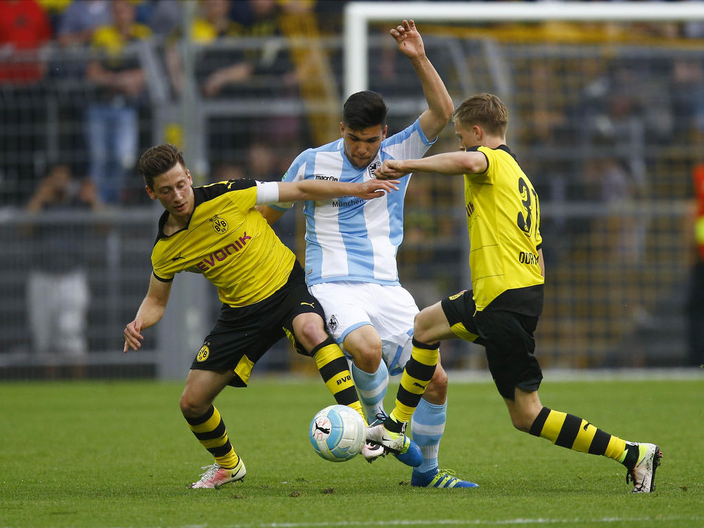 Julian Justvan (M.) wechselt von 1860 München zum VfL Wolfsburg Julian Justvan (M.) wechselt von 1860 München zum VfL Wolfsburg