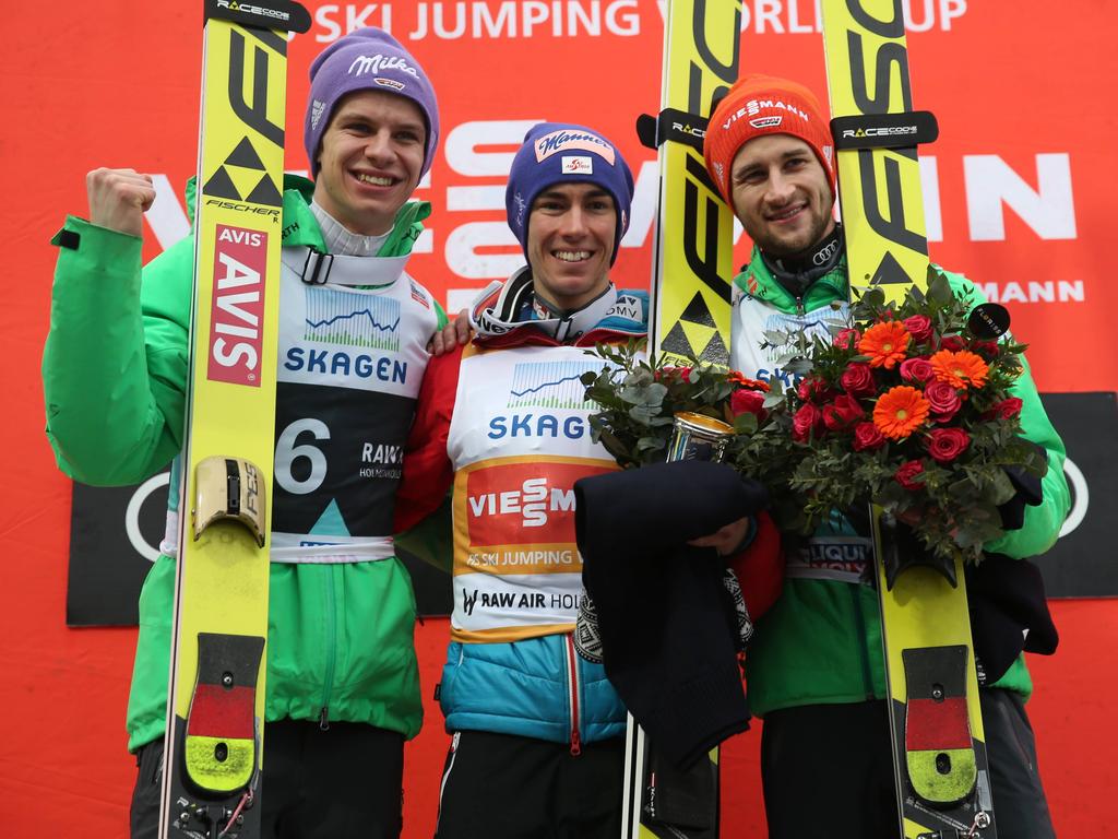 Wellinger (l.) und Eisenbichler (r.) verpassen den Sieg knapp Wellinger (l.) und Eisenbichler (r.) verpassen den Sieg knapp