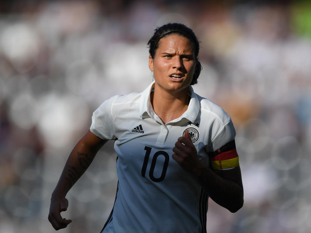 Dzsenifer Marozsán freut sich auf den EM-Auftakt Dzsenifer Marozsán freut sich auf den EM-Auftakt