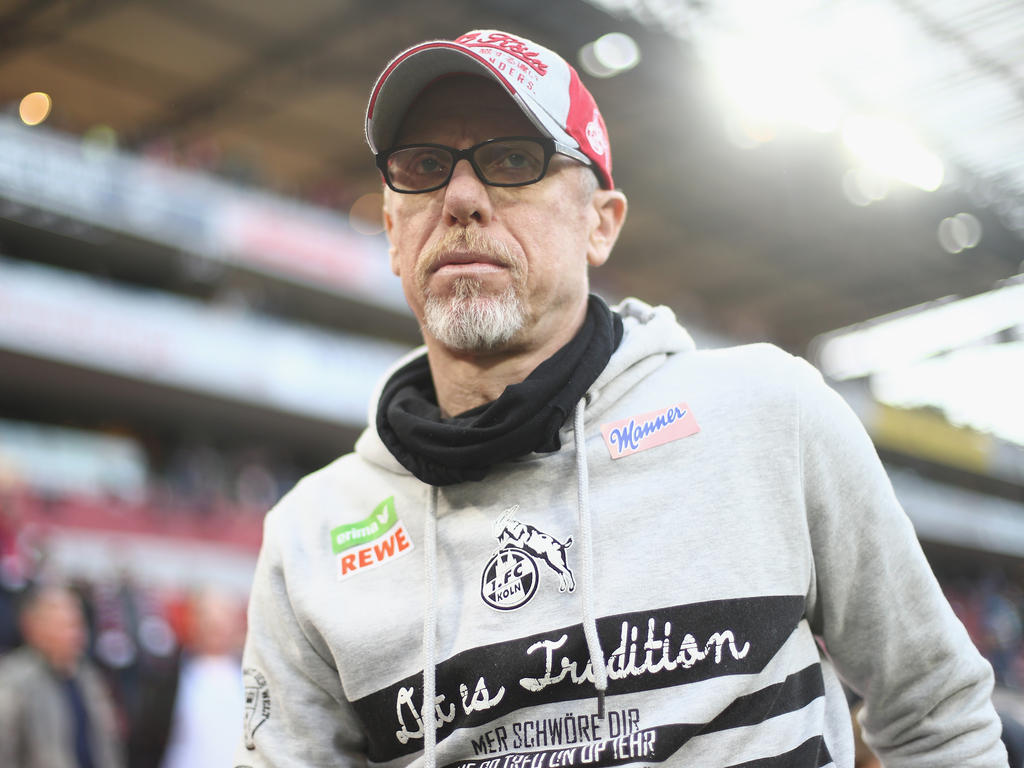 Peter Stöger kann über das Pokallos nicht lachen Peter Stöger kann über das Pokallos nicht lachen