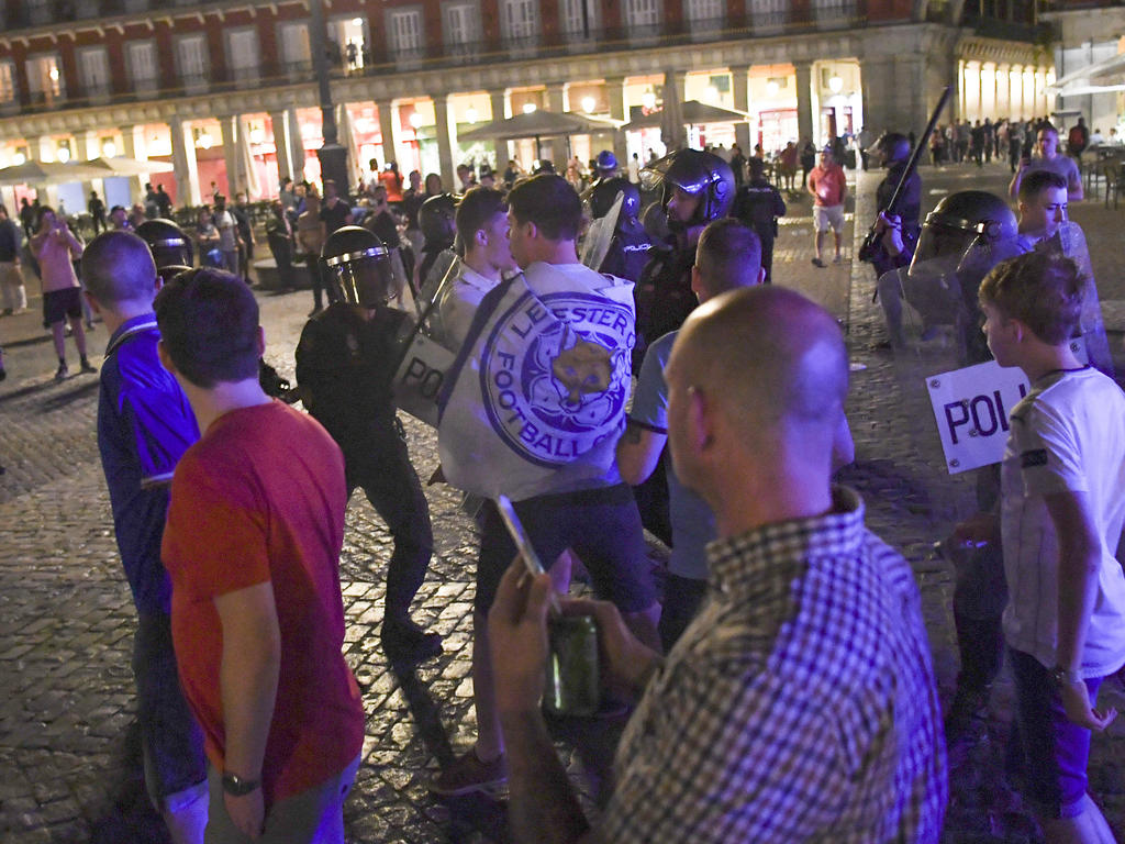 Hooligans trieben auf Madrids Plaza Mayor ihr Unwesen Hooligans trieben auf Madrids Plaza Mayor ihr Unwesen
