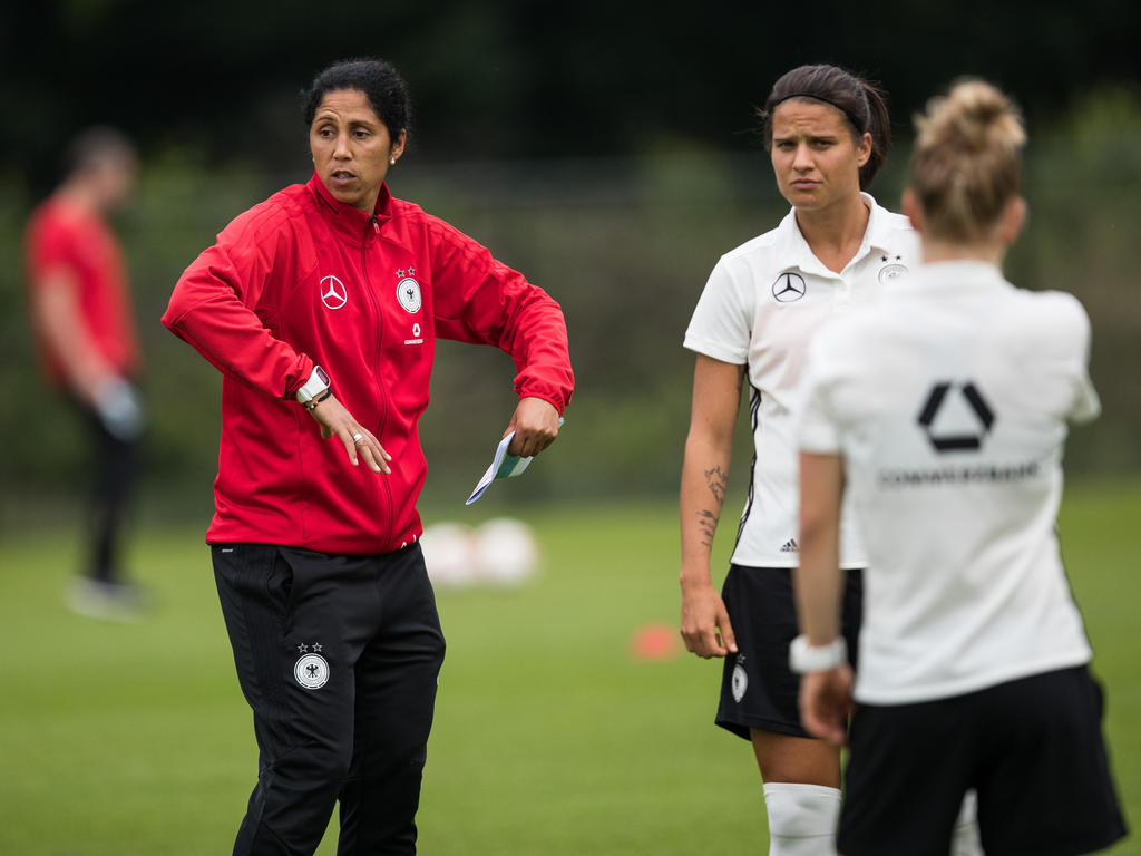 Steffi Jones will als Europameisterin aus den Niederlanden zurückkehren Steffi Jones will als Europameisterin aus den Niederlanden zurückkehren