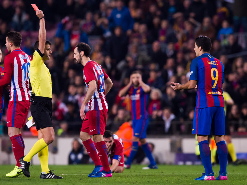 Momento de la expulsión a Suárez. (Foto: Getty) Momento de la expulsión a Suárez. (Foto: Getty)