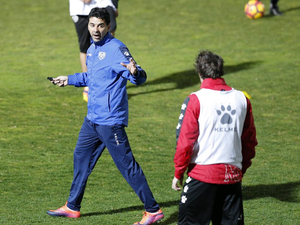 Míchel (izq.) en un entrenamiento con el Rayo. (Foto: Imago) Míchel (izq.) en un entrenamiento con el Rayo. (Foto: Imago)
