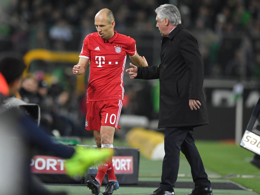 Bayern-Trainer Carlo Ancelotti blickte gnädig über das kindische Trotzverhalten von Arjen Robben hinweg Bayern-Trainer Carlo Ancelotti blickte gnädig über das kindische Trotzverhalten von Arjen Robben hinweg