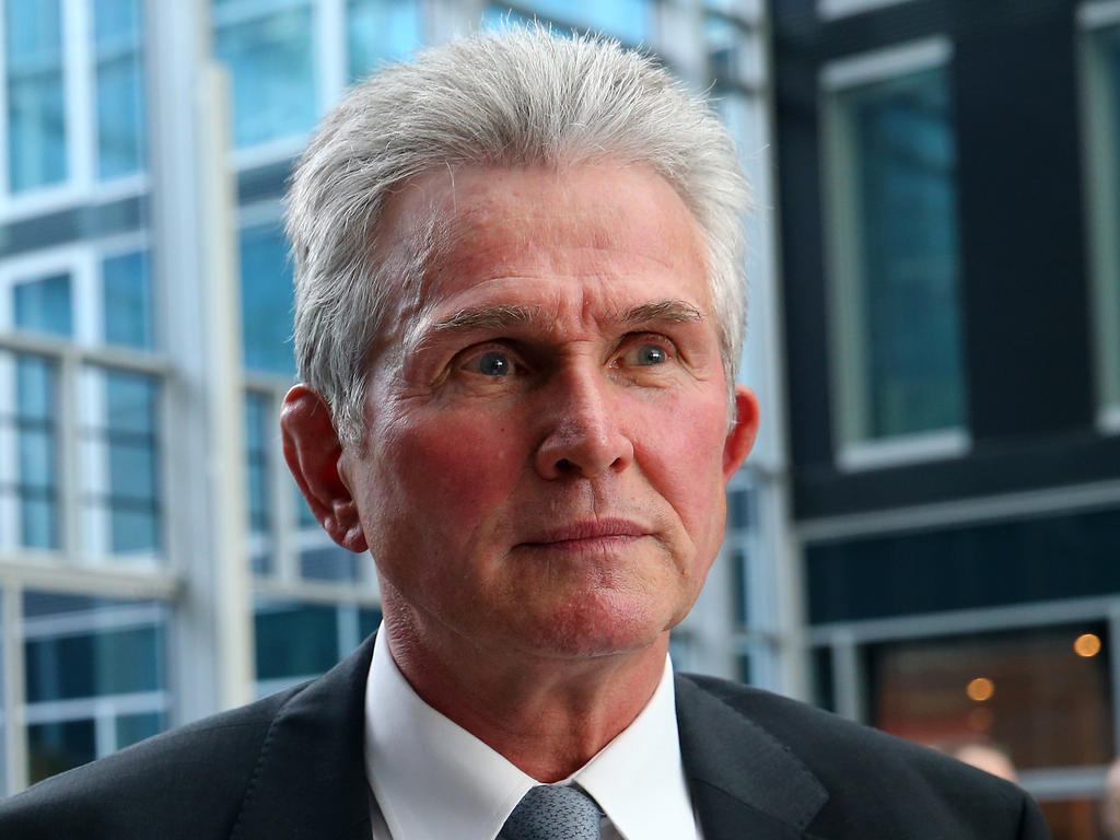 1945 Jupp Heynckes, als Spieler Welt- und Europameister sowie als Trainer zweifacher Champions-League-Sieger, wird in Mönchengladbach/NRW geboren. 1945 Jupp Heynckes, als Spieler Welt- und Europameister sowie als Trainer zweifacher Champions-League-Sieger, wird in Mönchengladbach/NRW geboren.