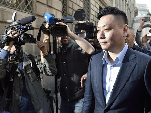 Li Yonghong a su llegada al encuentro con Berlusconi (Foto: AFP) Li Yonghong a su llegada al encuentro con Berlusconi (Foto: AFP)