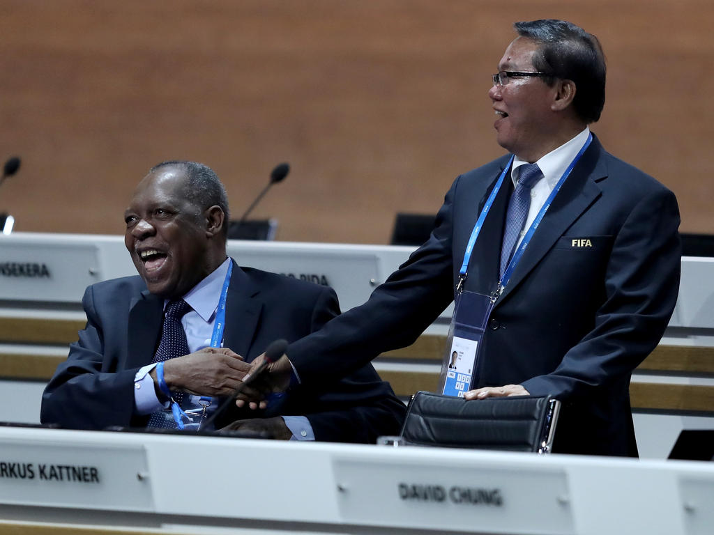 Ozeaniens Verbandspräsident Chung (rechts) unterstützt die amerikanische WM-Bewerbung Ozeaniens Verbandspräsident Chung (rechts) unterstützt die amerikanische WM-Bewerbung