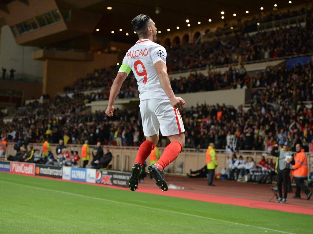 AS Monaco maakt korte metten met Borussia Dortmund en komt snel op 2-0. Niet Kylian Mbappé, maar een andere topspits van de Fransen scoort: Radamel Falcao. (19-04-2017) AS Monaco maakt korte metten met Borussia Dortmund en komt snel op 2-0. Niet Kylian Mbappé, maar een andere topspits van de Fransen scoort: Radamel Falcao. (19-04-2017)