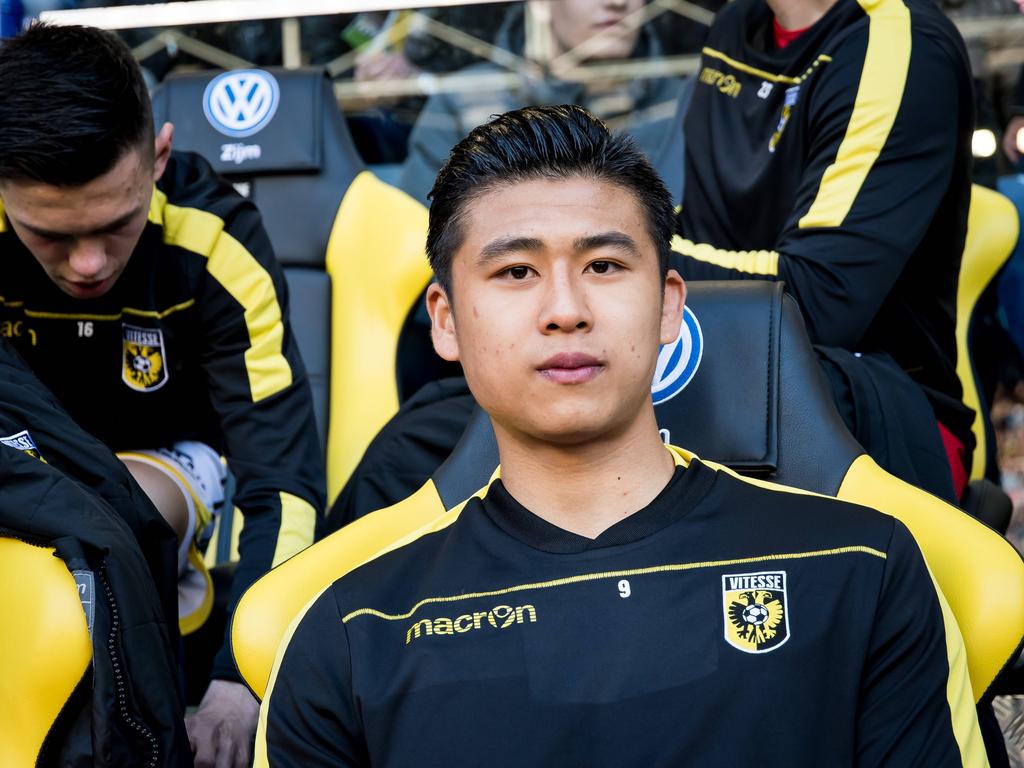 Yuning Zhang start op de bank tijdens het competitieduel Vitesse - sc Heerenveen (08-04-2017). Yuning Zhang start op de bank tijdens het competitieduel Vitesse - sc Heerenveen (08-04-2017).