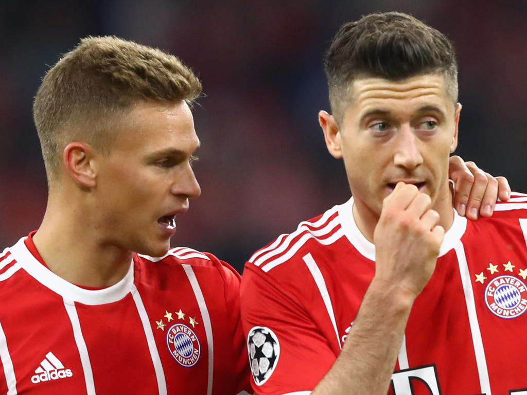 Die Torschützen Joshua Kimmich (l.) und Robert Lewandowski freuen sich über ihre Treffer Die Torschützen Joshua Kimmich (l.) und Robert Lewandowski freuen sich über ihre Treffer